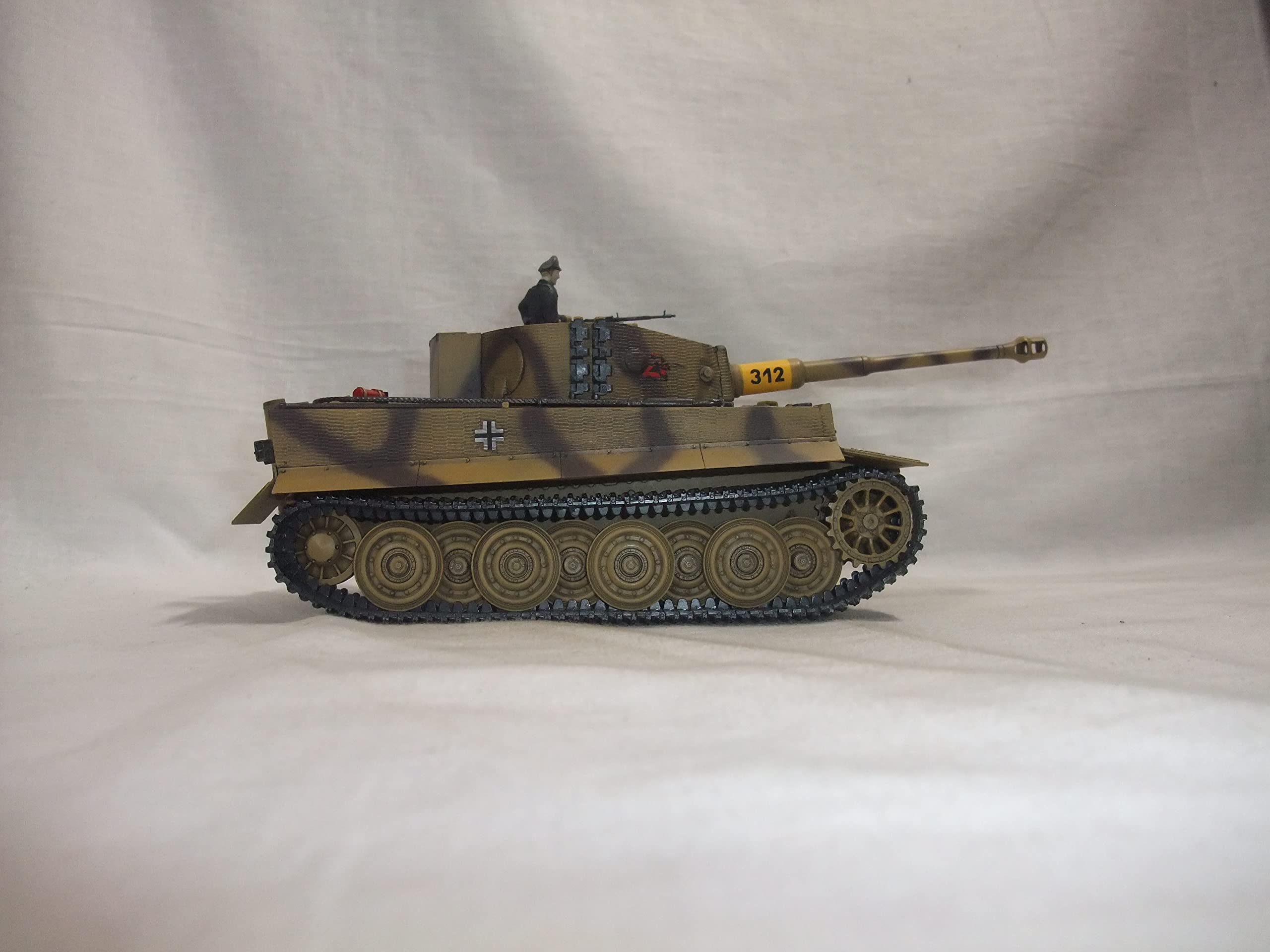 Amazon | 完成品 ドイツ軍タイガー1型戦車ツゥエンメリット装甲